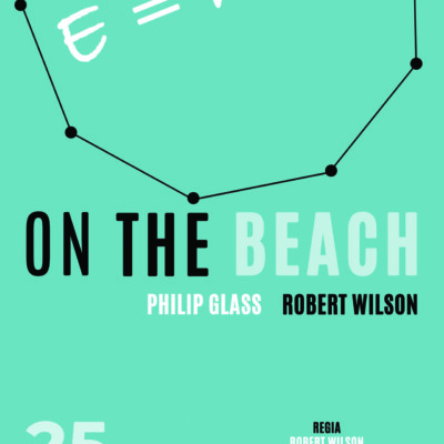 La locandina teatrale dello spettacolo Einstein on the Beach si presenta con un fondo azzurro su cui campeggiano il testo del titolo e un ennagono a simboleggiare le nove parti in cui è suddiviso lo spettacolo.