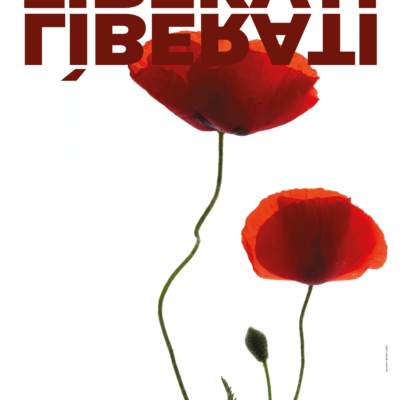 Due papaveri rossi su fondo bianco e la doppia lettura della parola Liberàti/Lìberati