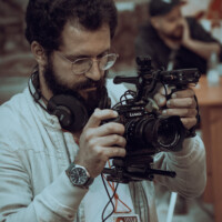 Giovanni Dardano con la macchina da presa durante le riprese di Hyle Book Festival